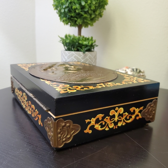 Russian Embossed Trinket Box - Picture 3 of 9